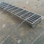 Tashqi makon uchun metall zinapoyalar